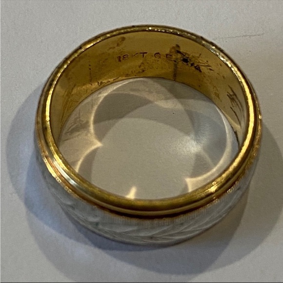 Vintage 18kt GE Two Tone Etched Band - Picture 5 of 5